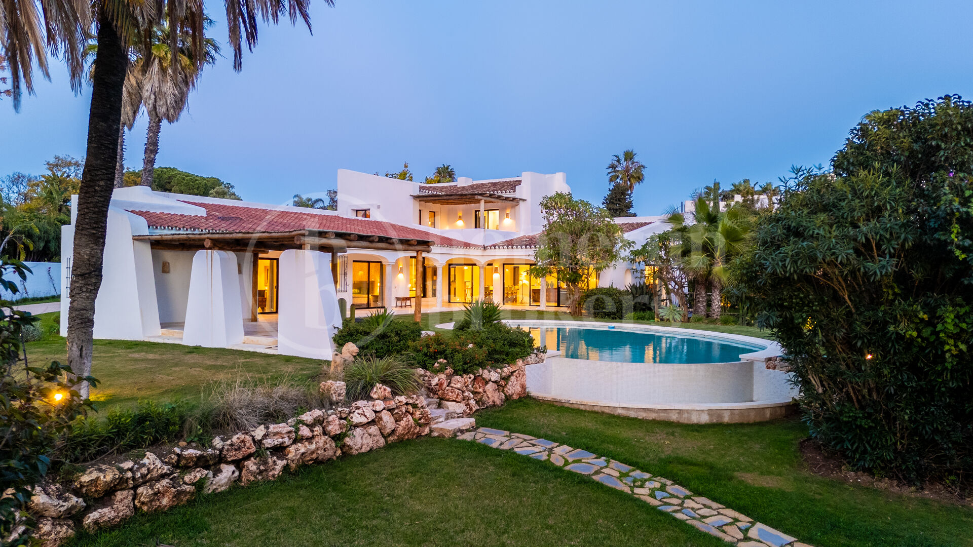 Casa Jori - Six Bedrooms Villa steps from the Beach