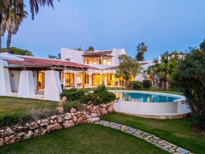 Casa Jori - Six Bedrooms Villa steps from the Beach