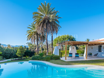 Casa Jori - Six Bedrooms Villa steps from the Beach