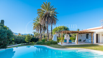 Casa Jori - Six Bedrooms Villa steps from the Beach