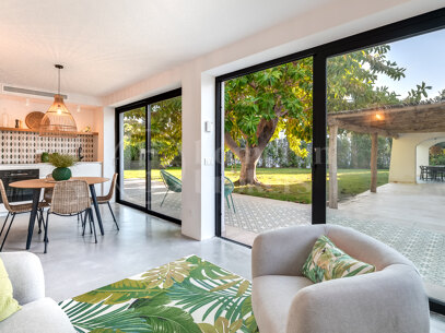 Casa Jori - Six Bedrooms Villa steps from the Beach