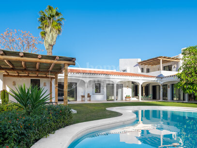 Casa Jori - Six Bedrooms Villa steps from the Beach
