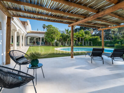 Casa Jori - Six Bedrooms Villa steps from the Beach