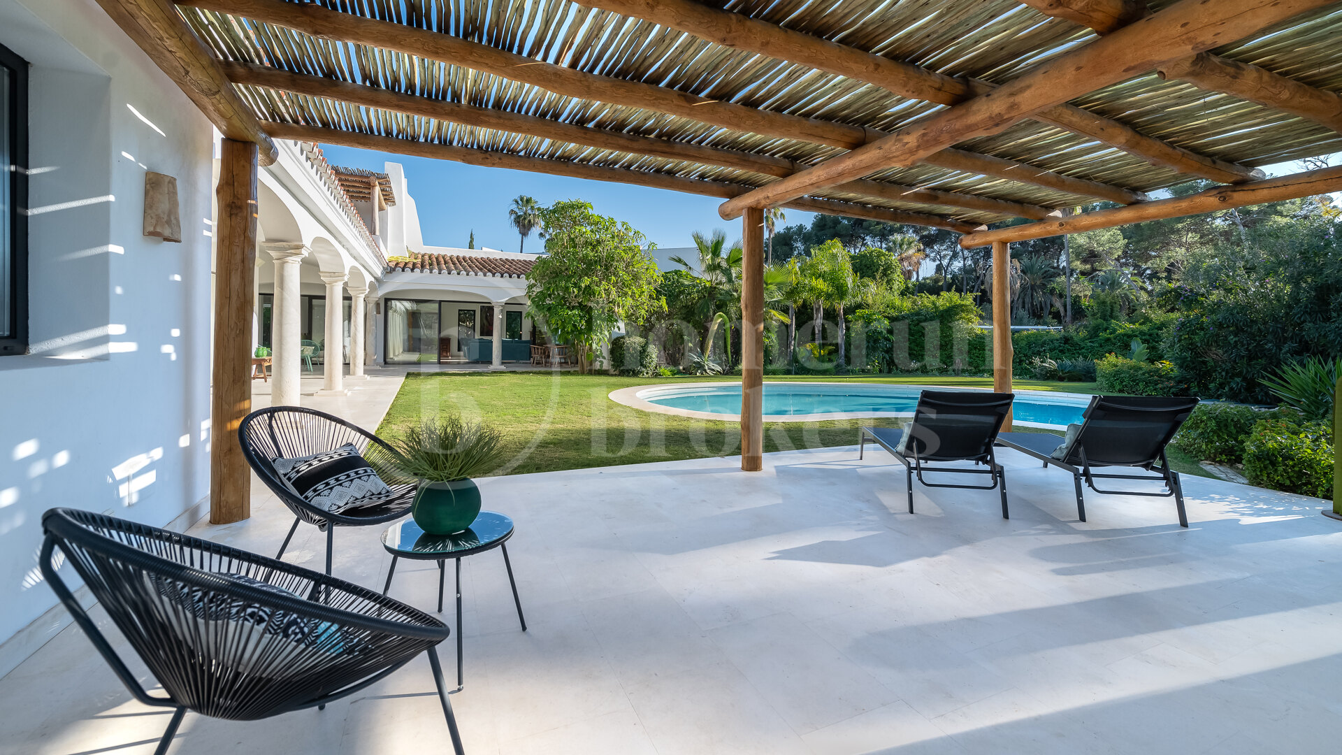 Casa Jori - Six Bedrooms Villa steps from the Beach