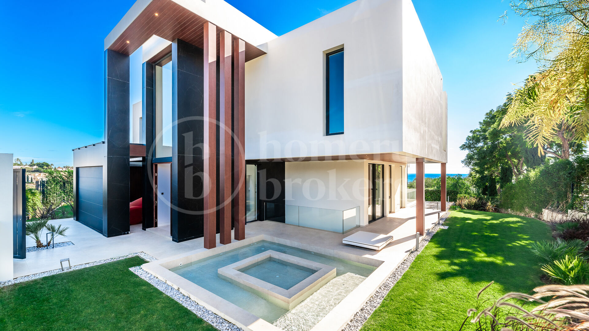 Villa Spectre - Contemporary 5-Bedroom Villa with Sea Views