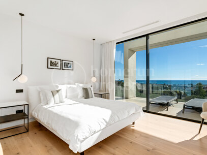 Villa Spectre - Contemporary 5-Bedroom Villa with Sea Views