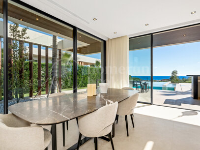 Villa Spectre - Contemporary 5-Bedroom Villa with Sea Views