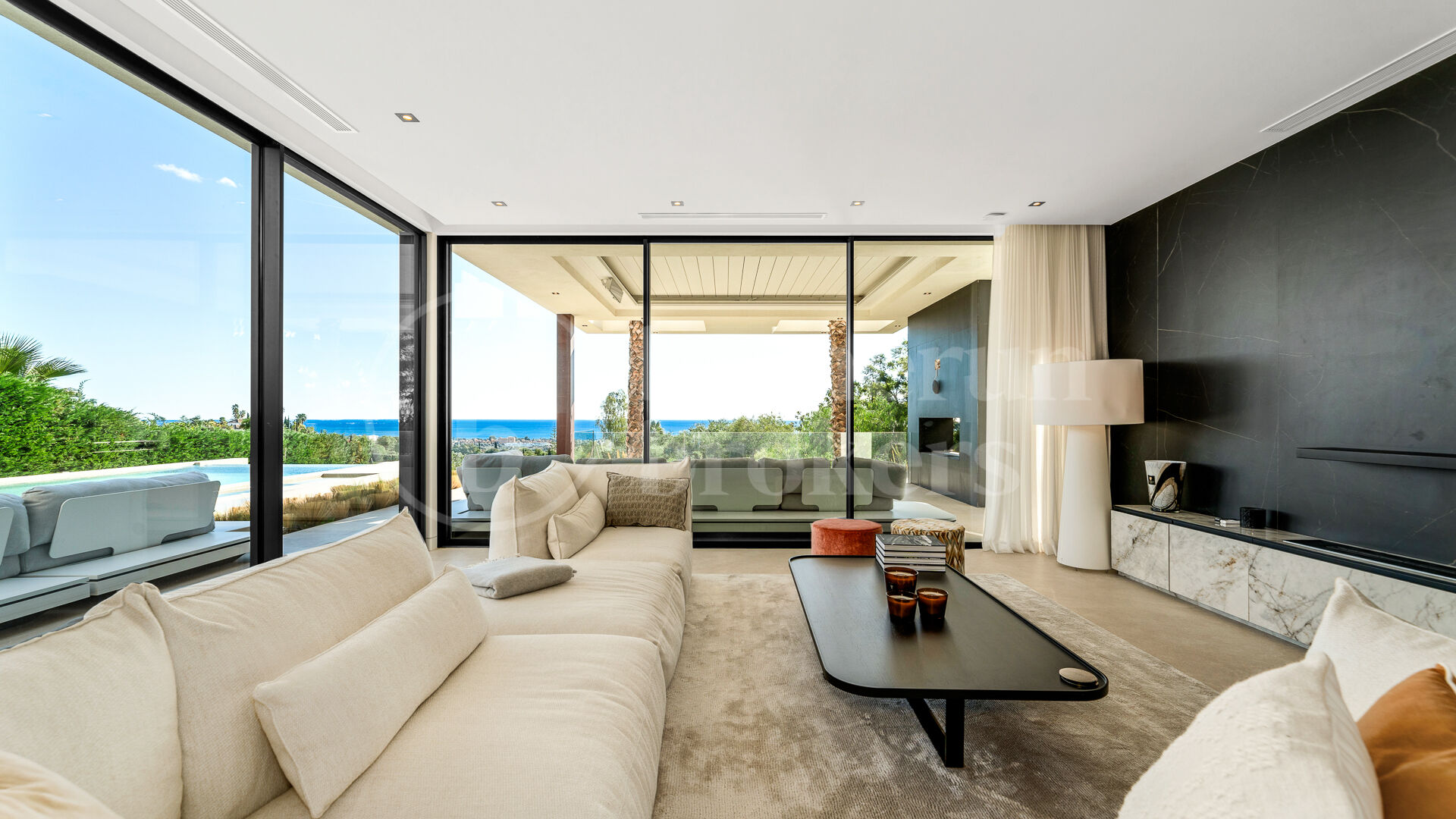 Villa Spectre - Contemporary 5-Bedroom Villa with Sea Views