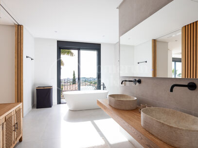 Casa de Luna - Modern Andalusian Villa with Sea Views