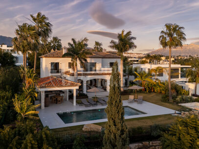 Casa de Luna - Modern Andalusian Villa with Sea Views