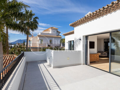 Casa de Luna - Modern Andalusian Villa with Sea Views