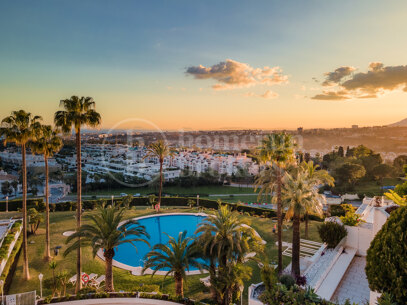 Apartment Arka Hill - Renovated 3-Bedroom with Sea Views in Marbella Golden Mile