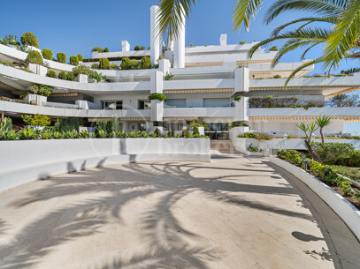 Apartment Arka Hill - Renovated 3-Bedroom with Sea Views in Marbella Golden Mile