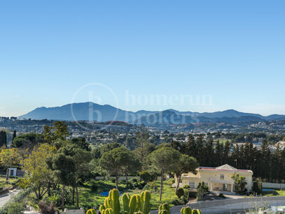 Apartment Arka Hill - Renovated 3-Bedroom with Sea Views in Marbella Golden Mile