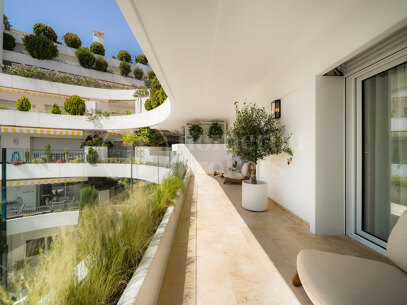 Apartment Arka Hill - Renovated 3-Bedroom with Sea Views in Marbella Golden Mile
