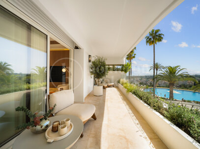 Apartment Arka Hill - Renovated 3-Bedroom with Sea Views in Marbella Golden Mile
