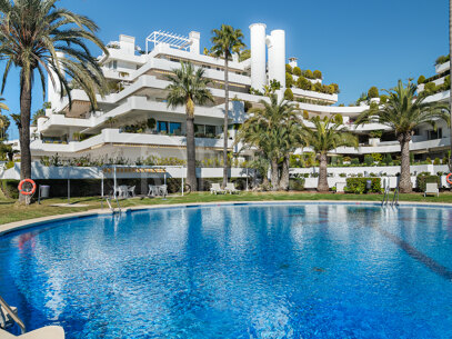 Apartment Arka Hill - Renovated 3-Bedroom with Sea Views in Marbella Golden Mile