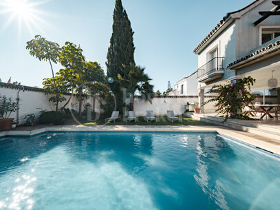 Villa Peony – Andalusisk Villa i Dubbelgated Community