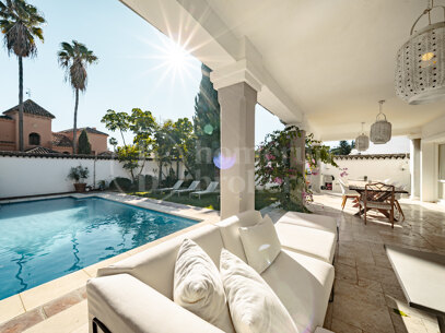 Villa Peony – Andalusisk Villa i Dubbelgated Community