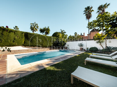 Villa Peony – Andalusisk Villa i Dubbelgated Community