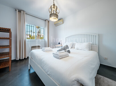 Villa Peony – Andalusisk Villa i Dubbelgated Community
