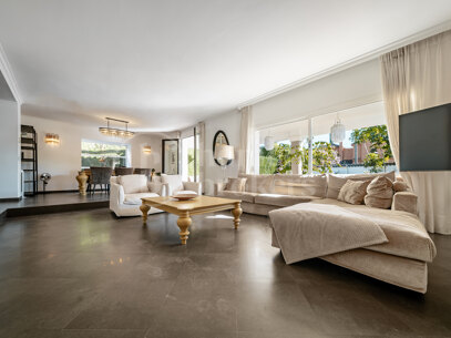 Villa Peony – Andalusisk Villa i Dubbelgated Community