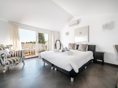 Villa Peony – Andalusisk Villa i Dubbelgated Community