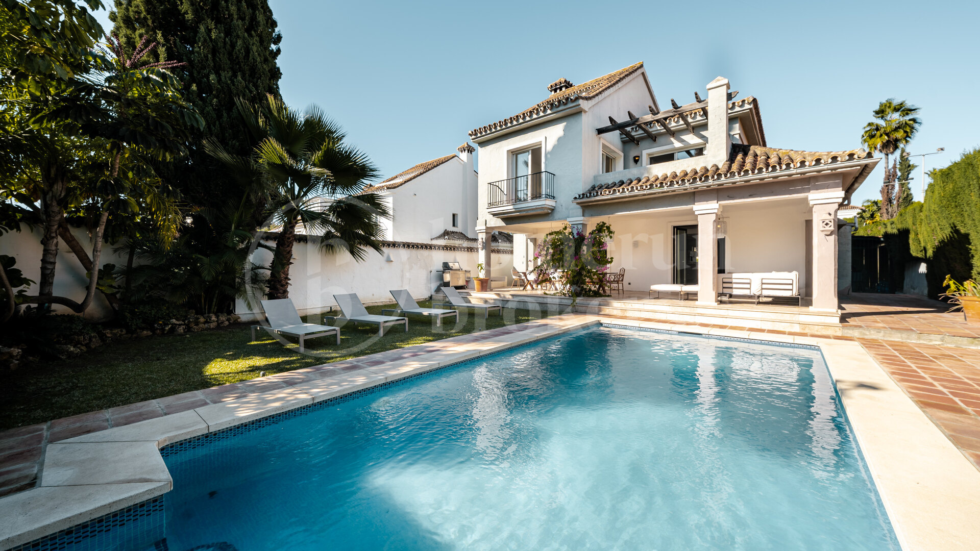 Villa Peony - Andalusian Villa in Double-Gated Community