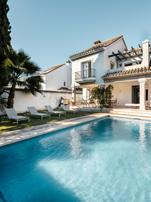 Villa Peony – Andalusisk Villa i Dubbelgated Community