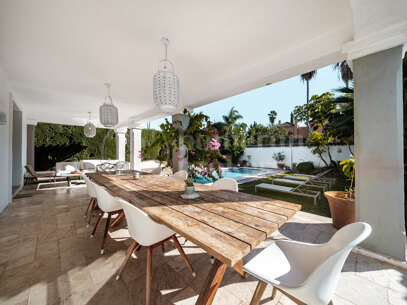 Villa Peony – Andalusisk Villa i Dubbelgated Community