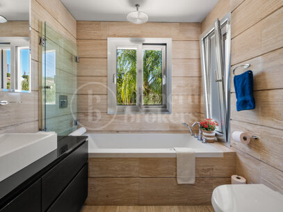 Villa Darya - Family Villa within Walking Distance to Puerto Banús