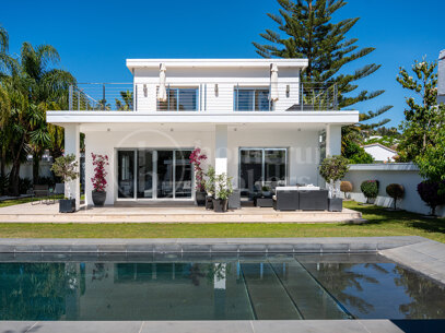 Villa Darya - Family Villa within Walking Distance to Puerto Banús