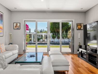 Villa Darya - Family Villa within Walking Distance to Puerto Banús