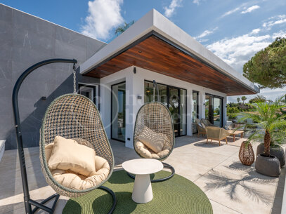 Villa Azure Oasis - Modern villa vid stranden