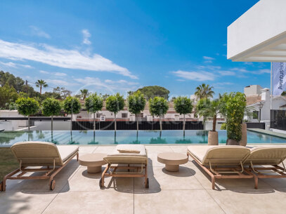 Villa Azure Oasis - Modern villa vid stranden