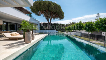 Villa Azure Oasis - Contemporary Beachside Villa