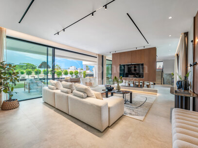 Villa Azure Oasis - Modern villa vid stranden