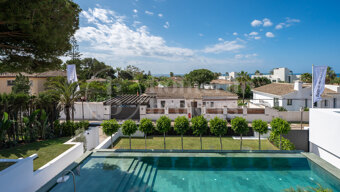 Villa Azure Oasis - Contemporary Beachside Villa