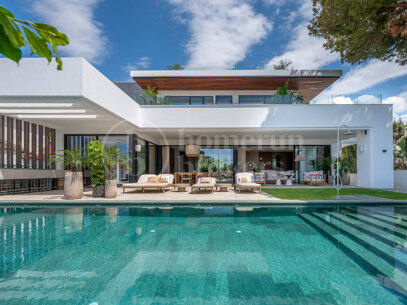 Villa Azure Oasis - Modern villa vid stranden