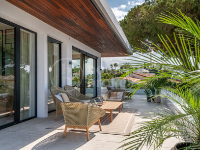 Villa Azure Oasis - Modern villa vid stranden