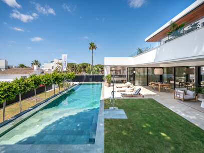Villa Azure Oasis - Modern villa vid stranden
