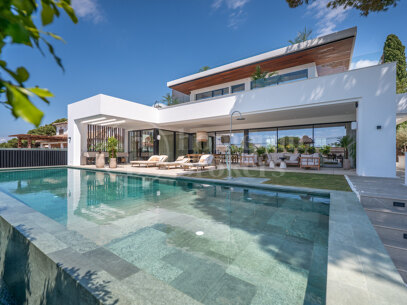 Villa Azure Oasis - Modern villa vid stranden