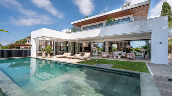 Villa Azure Oasis - Contemporary Beachside Villa