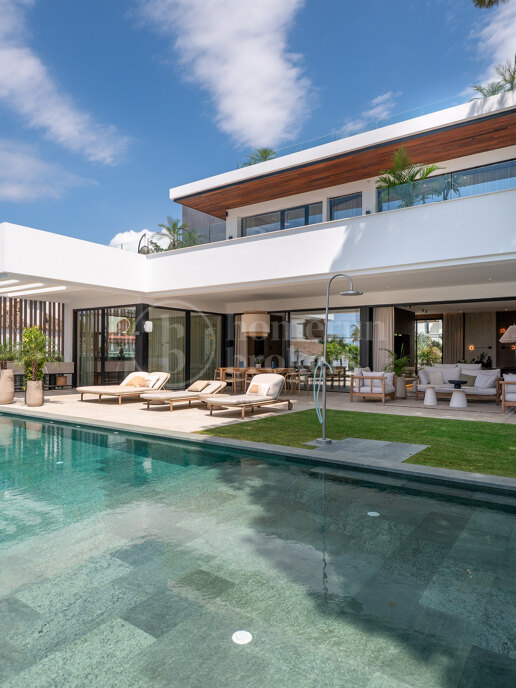 Villa Azure Oasis - Modern villa vid stranden