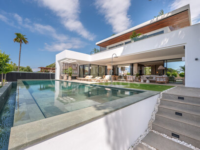 Villa Azure Oasis - Modern villa vid stranden