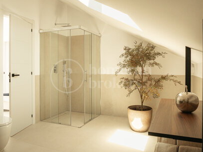 Penthouse Las Lolas – Renovated Penthouse for Sale in Nueva Andalucía