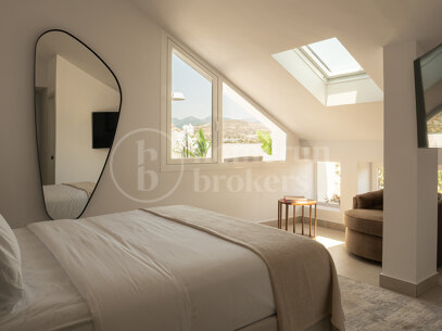 Penthouse Las Lolas – Renovated Penthouse for Sale in Nueva Andalucía