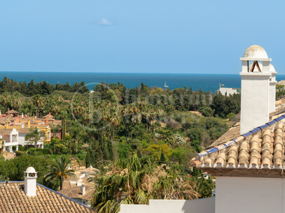 Penthouse Las Lolas – Renovated Penthouse for Sale in Nueva Andalucía