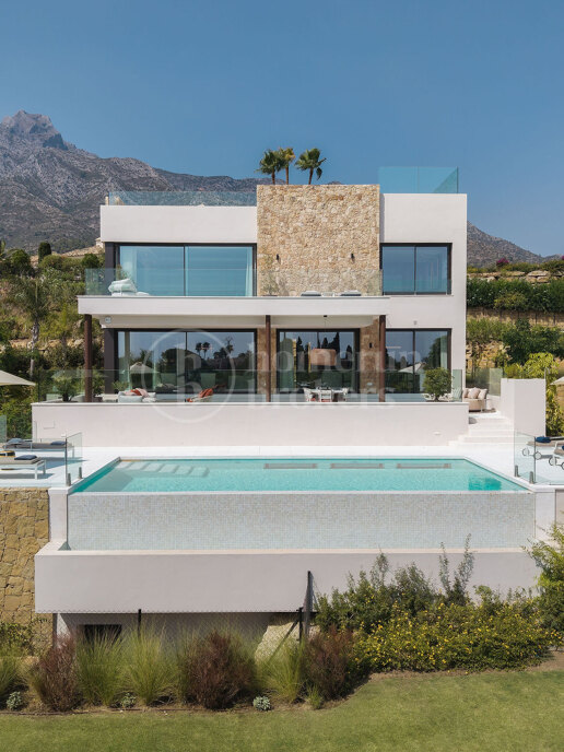 Villa Haven - Contemporary Luxury with a Private Spa in Marbella Hill Club