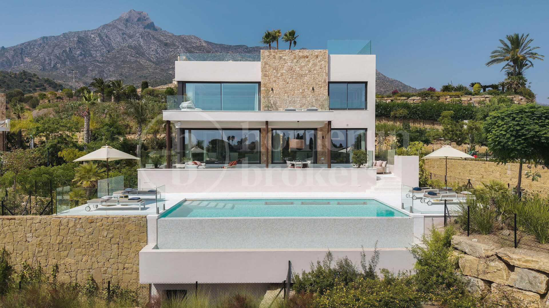 Villa Haven - Contemporary Luxury with a Private Spa in Marbella Hill Club